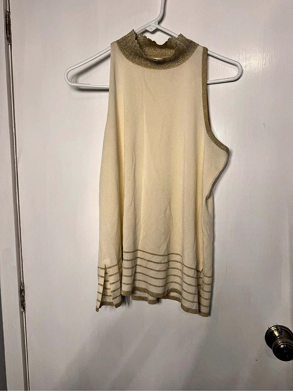 misook Sleeveless Knit Top in Cream Like New